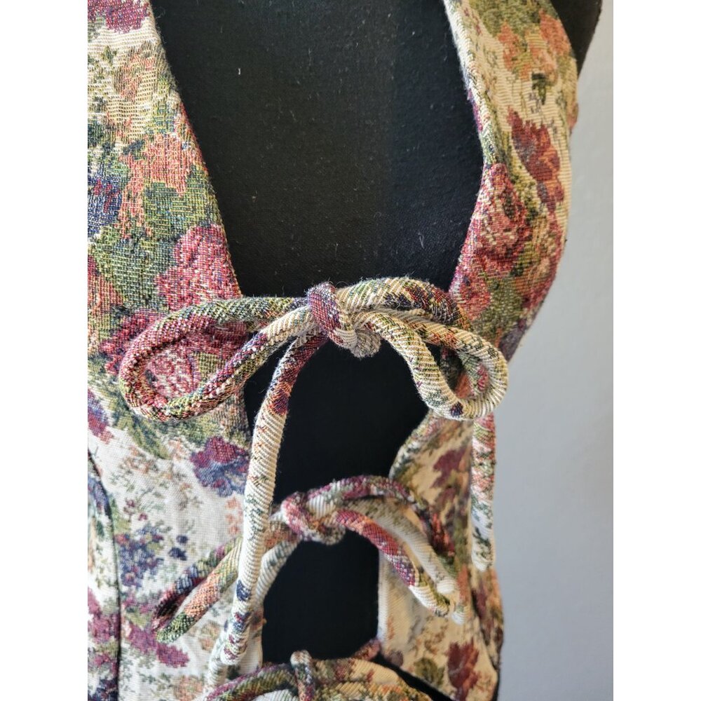 vintage-style floral tapestry vest features a multicolor pattern S Cottagecore - Picture 3 of 8